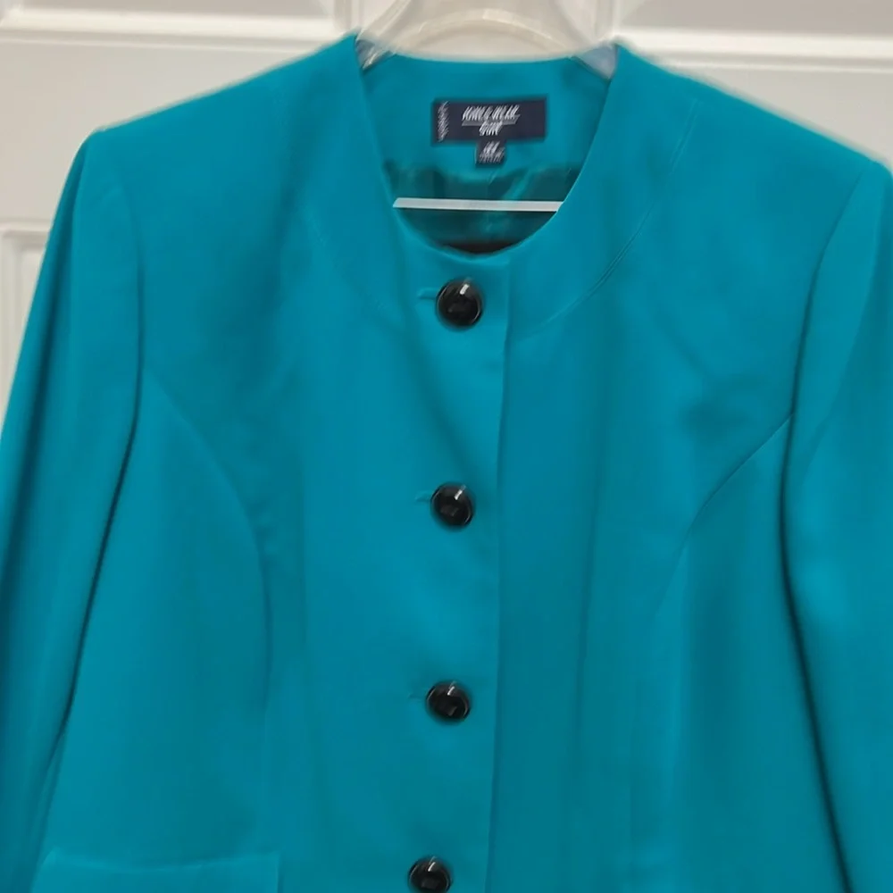 Jones Wear Green and Black Skirt Suit    18W.  NWT